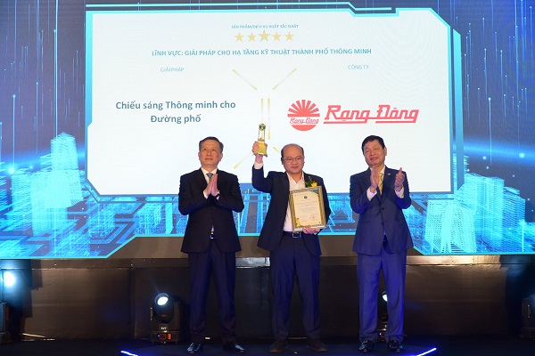 Rạng Đông vinh dự nhận giải thưởng 'Thành phố thông minh Việt Nam 2021'