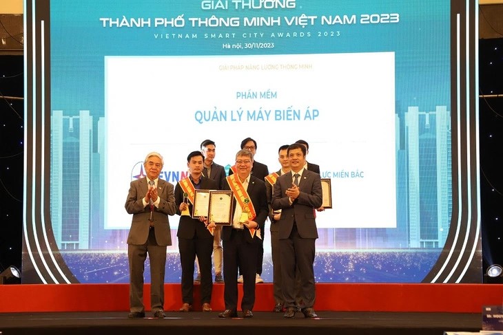Tổng công ty Điện lực miền Bắc (EVNNPC) nhận Giải thưởng Thành phố thông minh Việt Nam 2023
